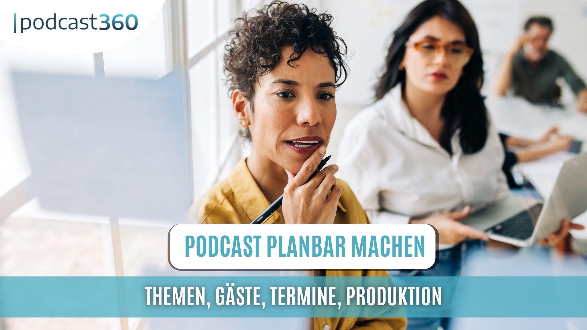 Zwei Frauen planen mit Haftnotizen; Text: