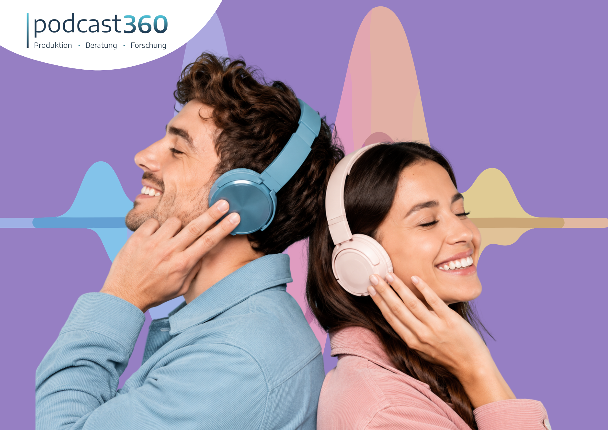 Ein Mann und eine Frau stehen Rücken an Rücken, lächeln und tragen Kopfhörer, im Hintergrund sind bunte Schallwellen zu sehen, dazu das Podcast360-Logo – perfekt, um dein Lieblings-Podcast-Genre zu präsentieren oder eine Podcast-Auswahl hervorzuheben.