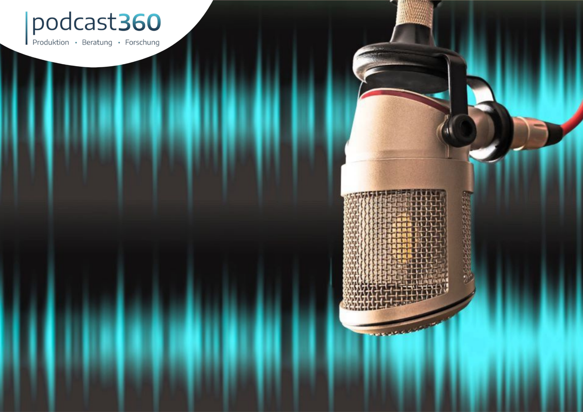 Ein Studiomikrofon vor blauen Schallwellen, mit einem „podcast360“-Logo in der Ecke, erfasst jedes Detail für präzise Audiomessungen und eine unvergleichliche Reichweite.